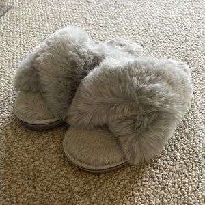 Grey super fuzzy Longbay slippers
